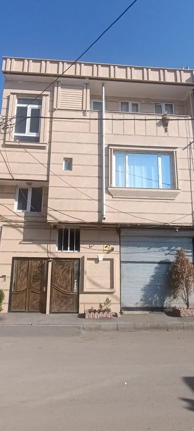 خانه سه طبقه لوکس بامغازه زیرقیمت درمحله قاضی|فروش خانه و ویلا|خوی, |دیوار