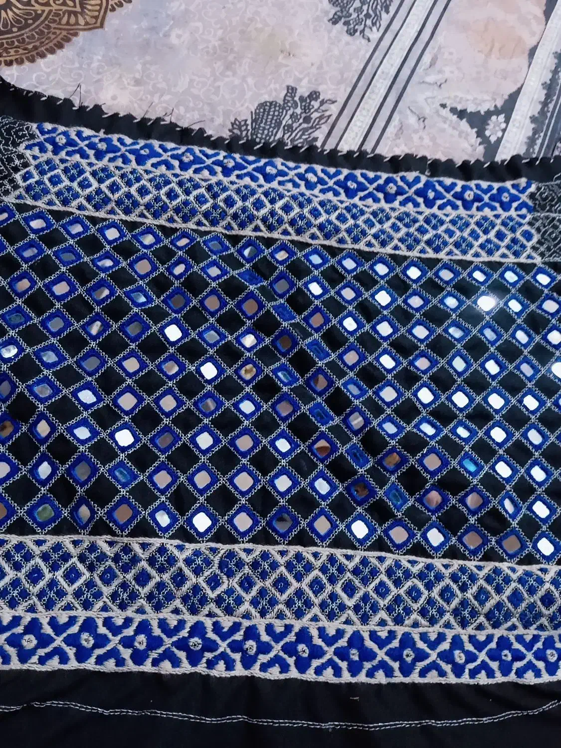 زیاستین چرخ ودست|لباس|خاش, |دیوار