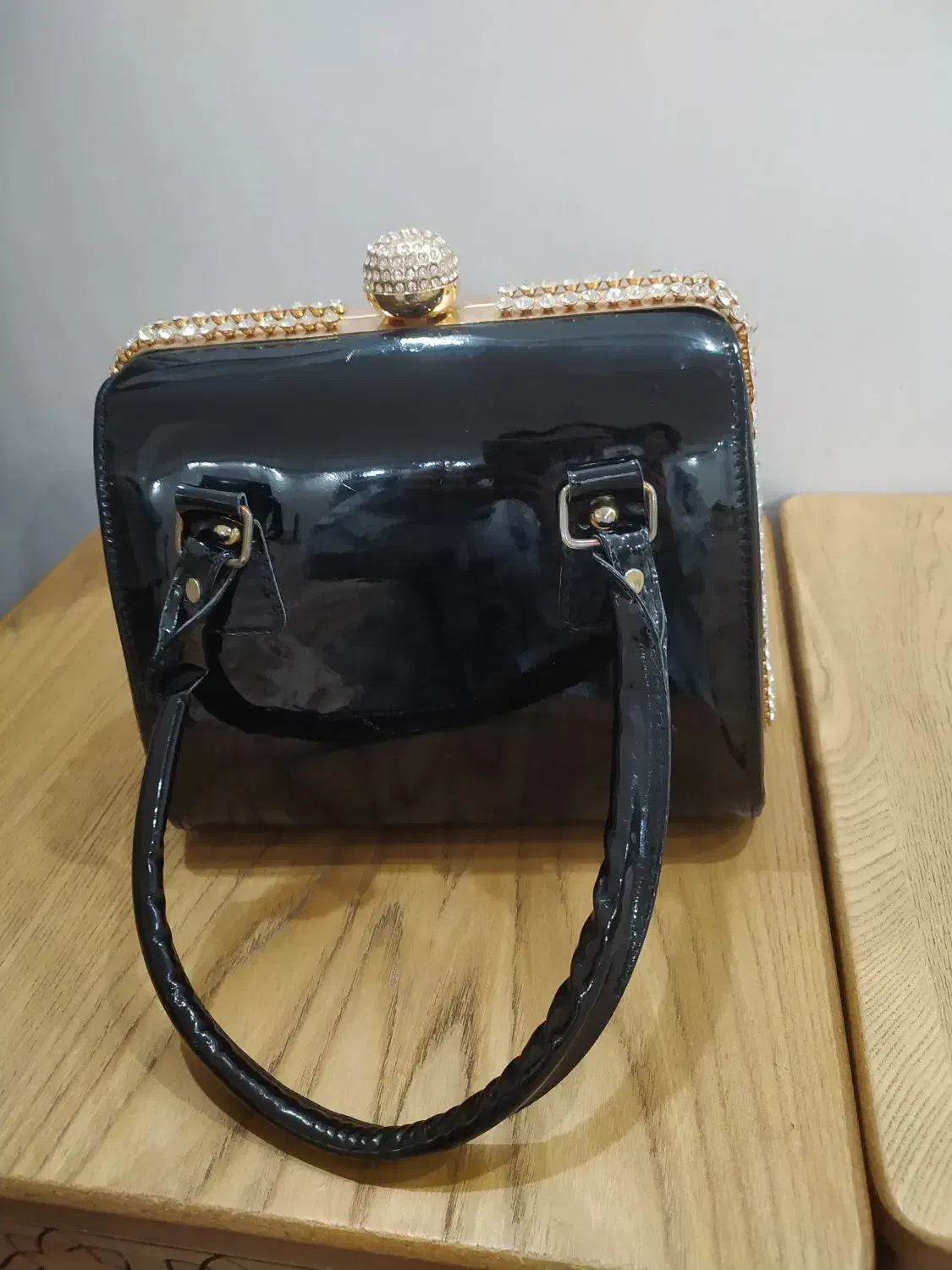 کیف و کفش مجلسی|کیف، کفش، کمربند|لالجین, |دیوار