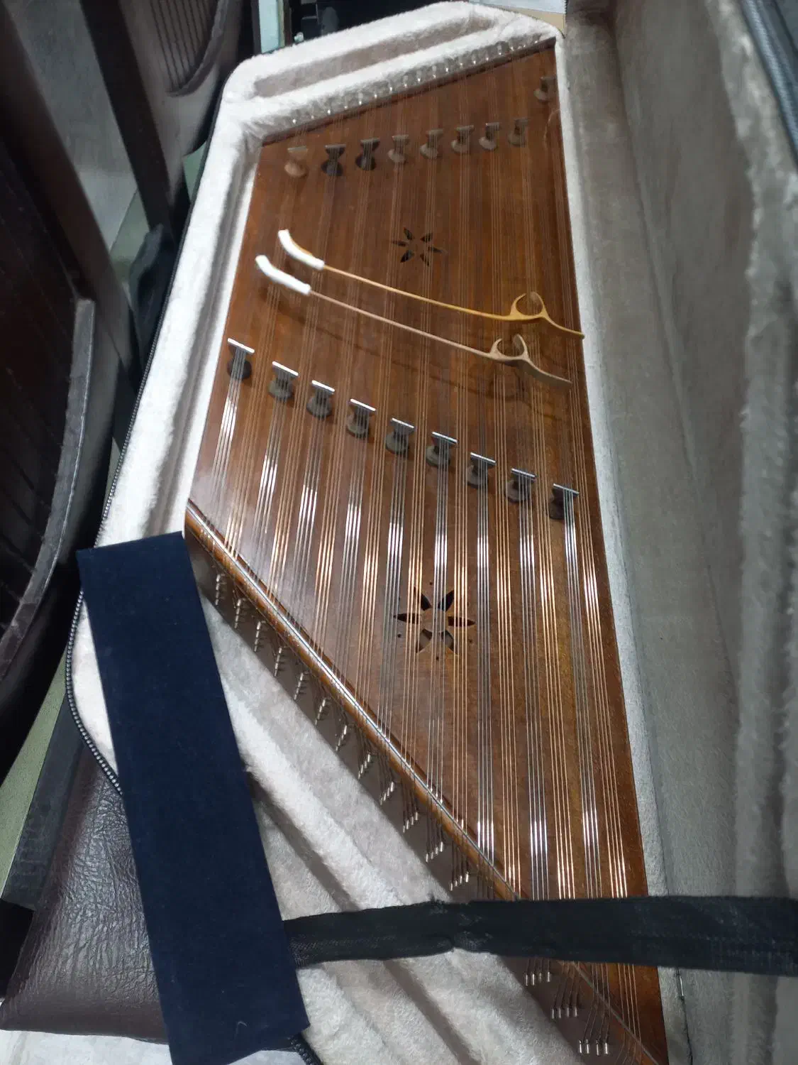 سنتور|سازهای سنتی|بندر انزلی, جهانگانی|دیوار