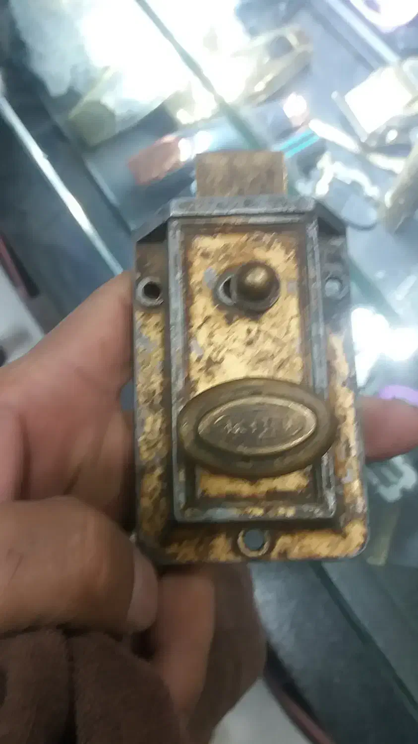 قفل درب بسیار قدیمی|کلکسیون اشیاء عتیقه|فشاپویه, |دیوار