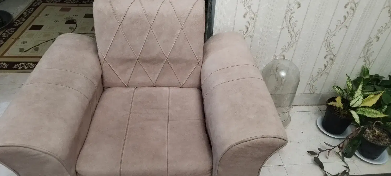 مبل راحتی|مبلمان خانگی و میز عسلی|گلبهار, شهر جدید گلبهار|دیوار