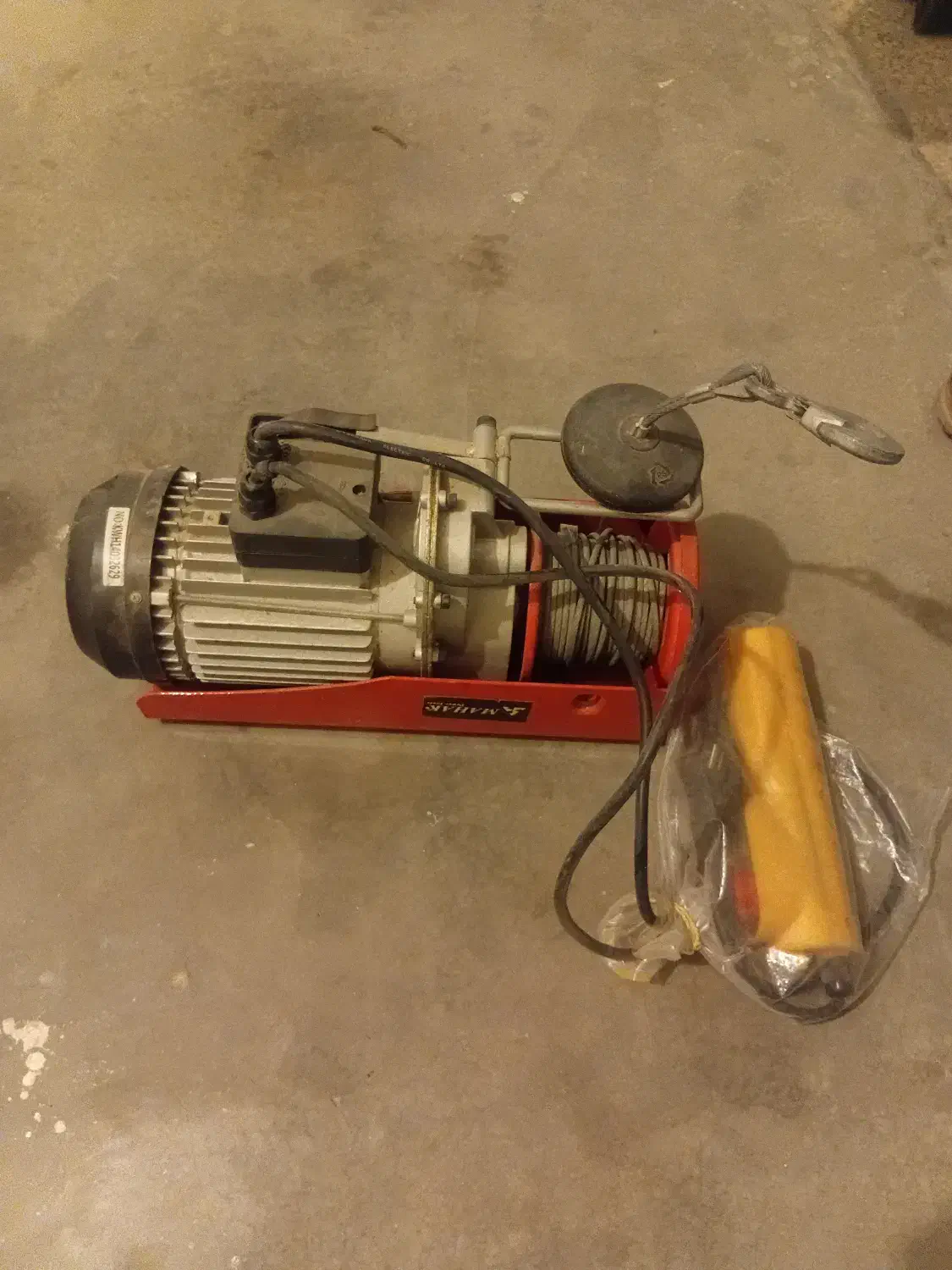 بالابربرقی محک|ابزارآلات|شاهین‌شهر, نبوت|دیوار