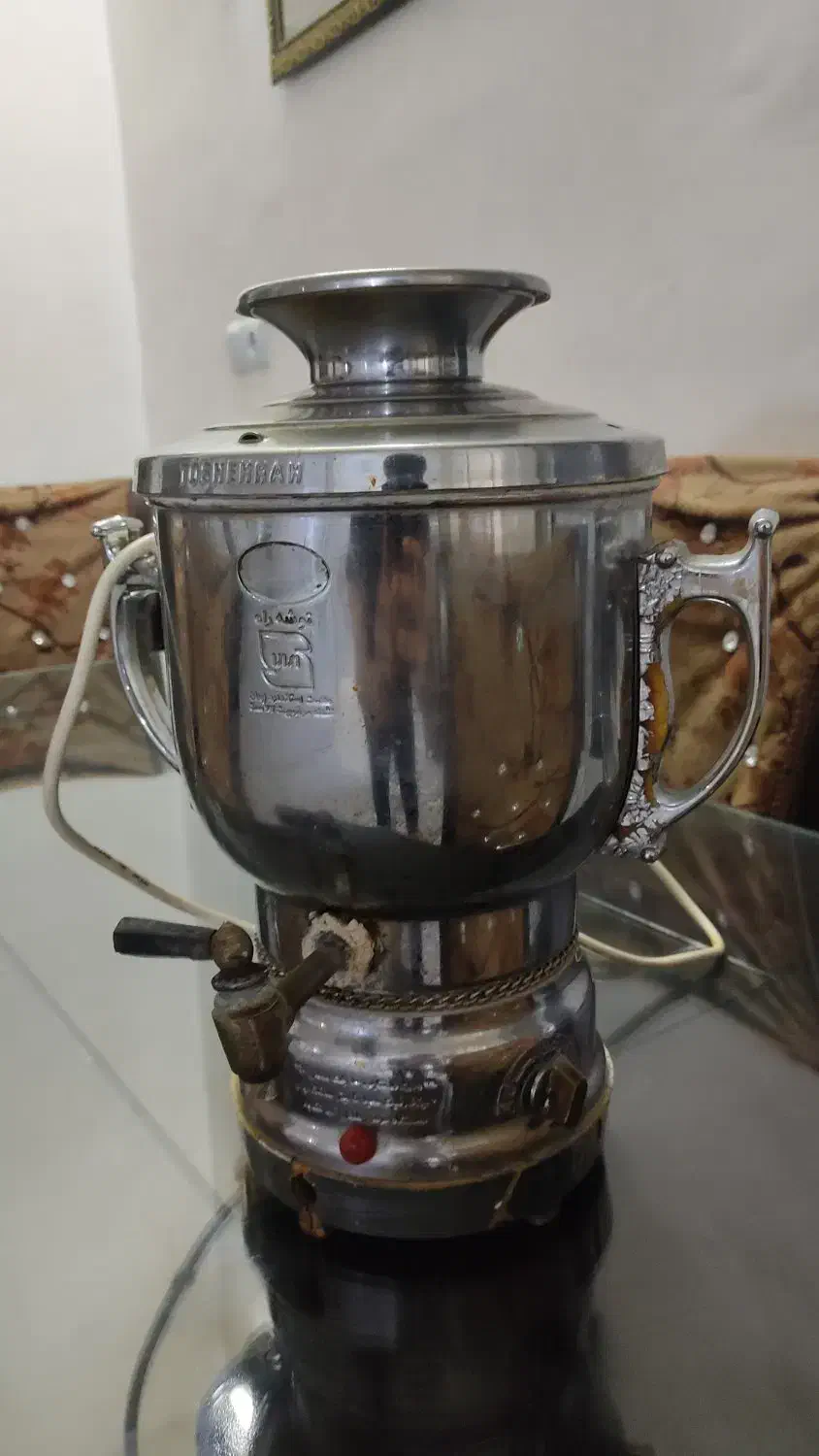 میز ناهارخوری ۶ نفره چوبی و سماور برقی|میز و صندلی غذاخوری|الشتر, |دیوار