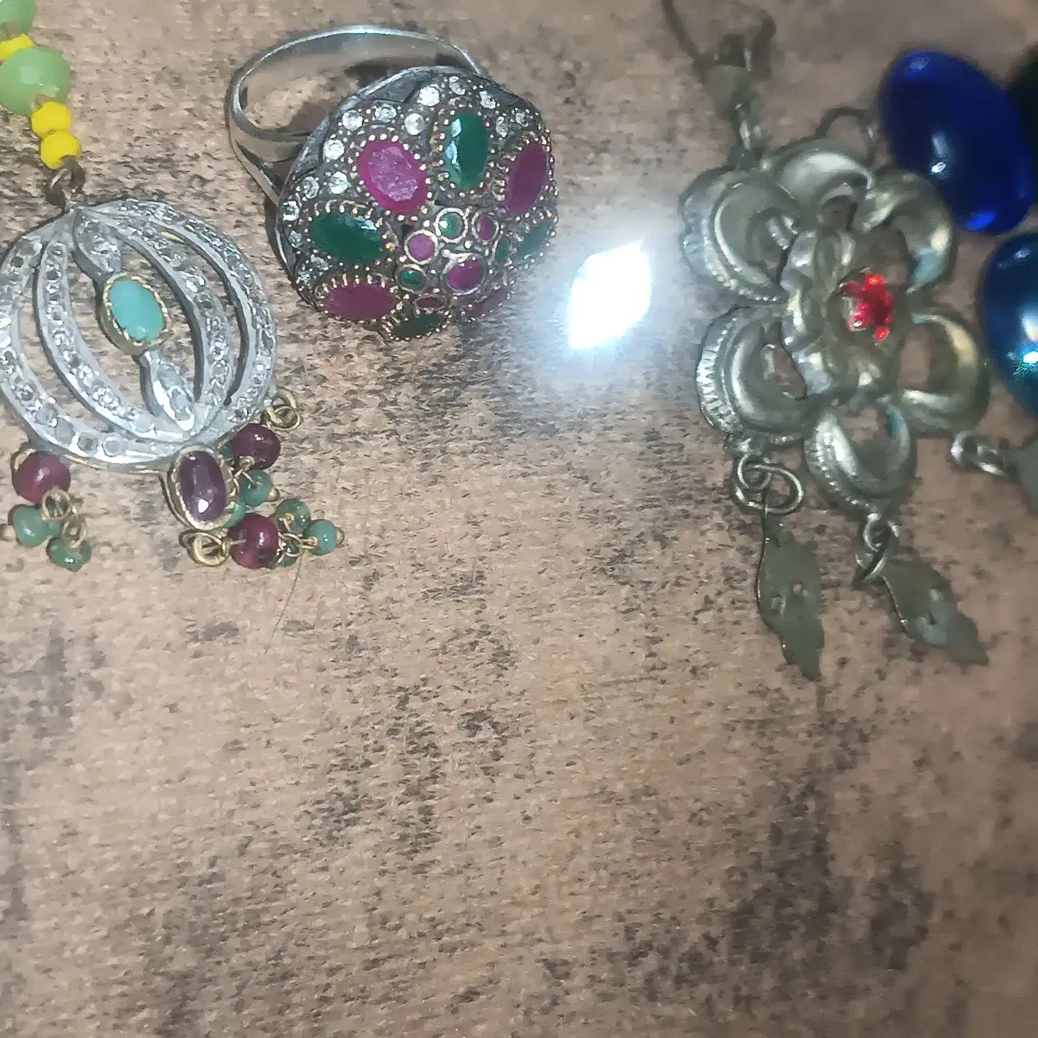 انگشتر نقره وپلاک با سنگهای طبیعی زمرد یاقوت الماس|جواهرات|اصفهان, حصه جنوبی|دیوار