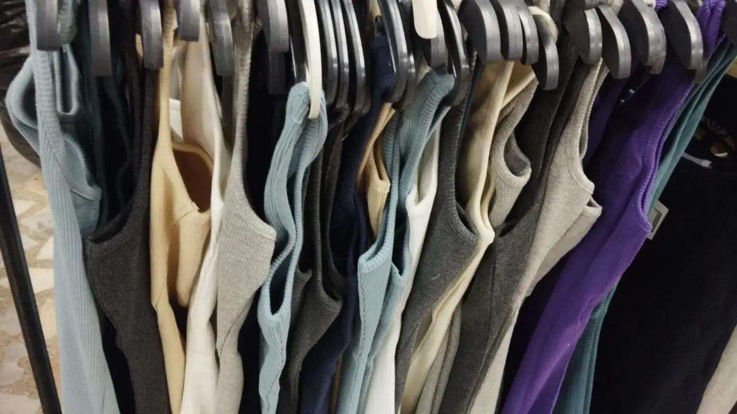 تعدادی لباس زنانه ترک بفروش میرسد|لباس|بندر انزلی, پردیس|دیوار