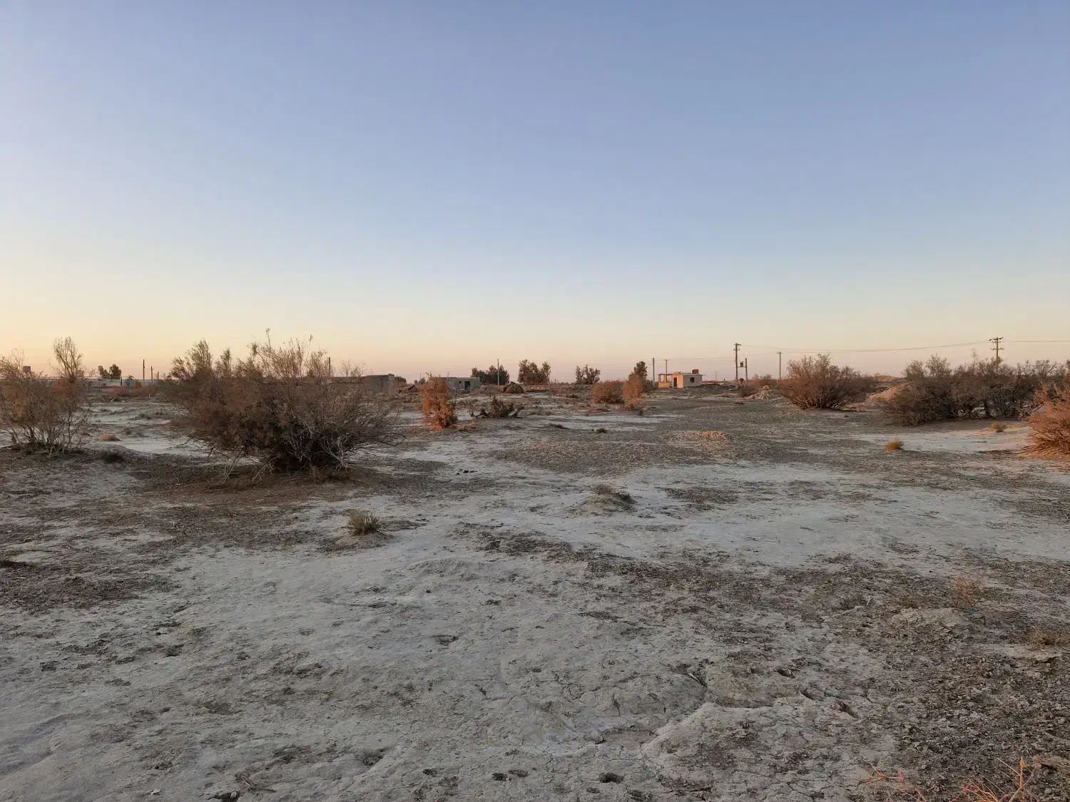 زمین لب جاده زابل به زهک|فروش زمین و ملک کلنگی|زابل, |دیوار