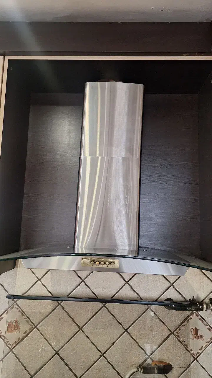 هود|هود|مشهد, کوشش|دیوار