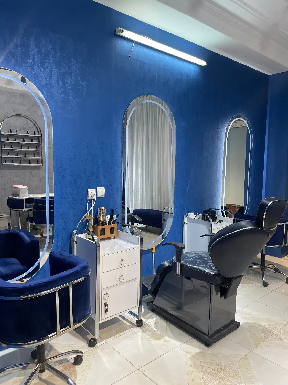 اجاره میز ناخن تخت مژه و صندلی رنگ کار و بافتکار|استخدام درمانی، زیبایی، بهداشتی|نسیم‌شهر, |دیوار