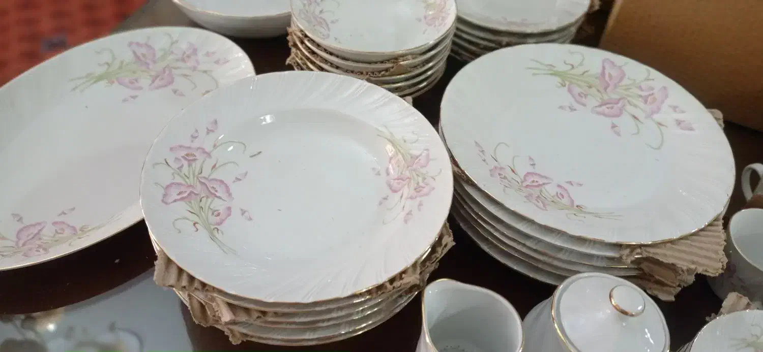 سرویس چینی قدیمی اک با جعبه|ظروف سرو و پذیرایی|اردبیل, |دیوار