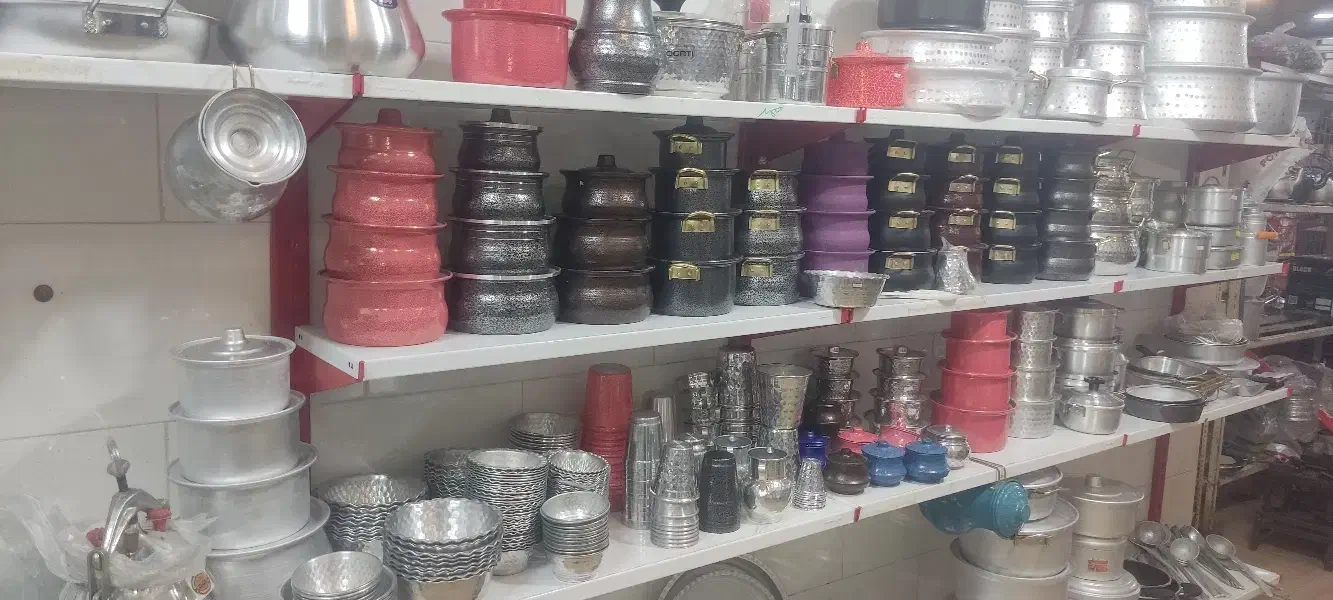 نیازمند فروشنده خانم|استخدام بازاریابی و فروش|دوگنبدان, |دیوار