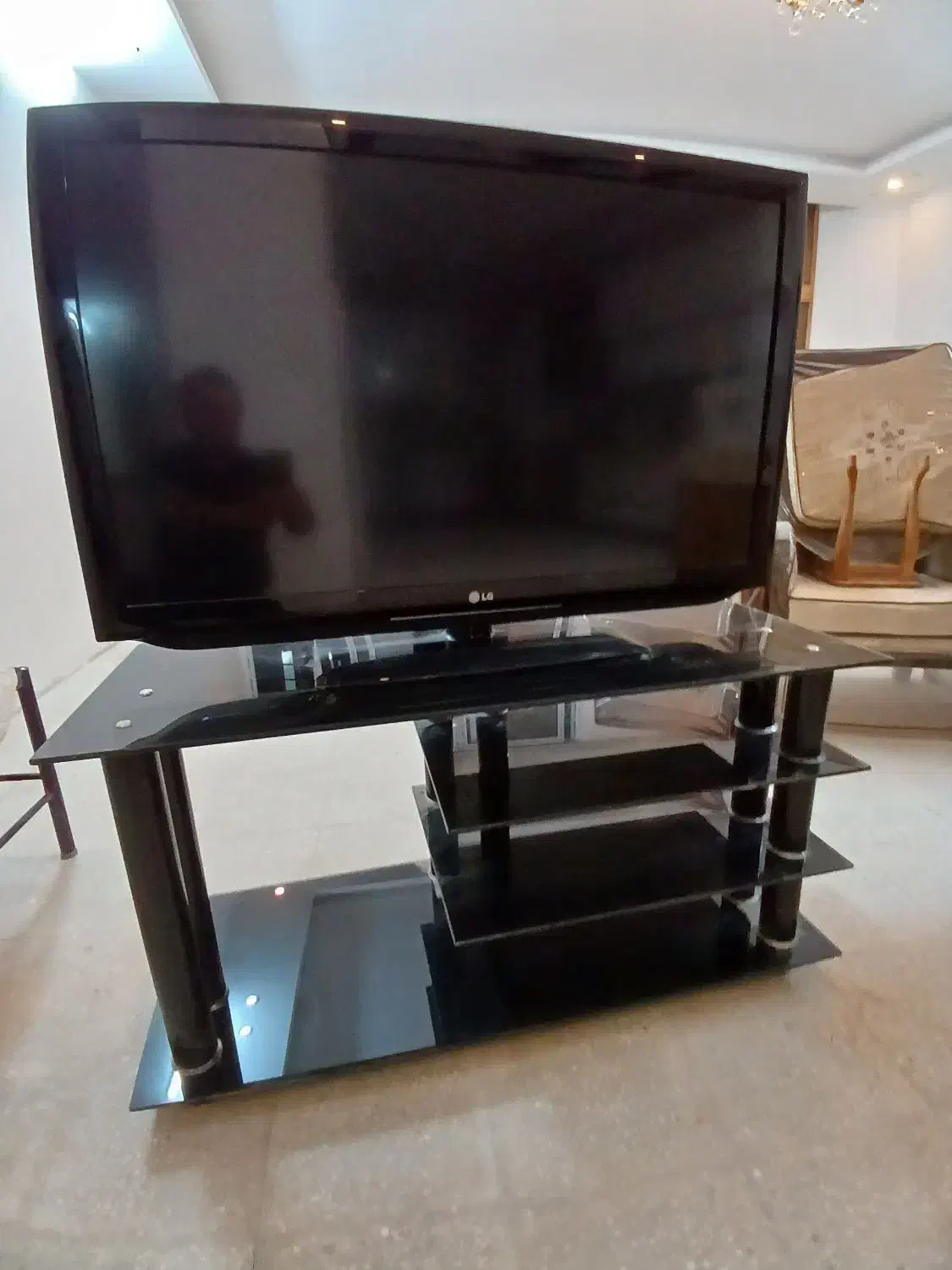 تلویزیون L.G..خانگی ۴۳اینچ کاملا تمیز و سالم|تلویزیون و پروژکتور|اصفهان, سلطانآباد|دیوار