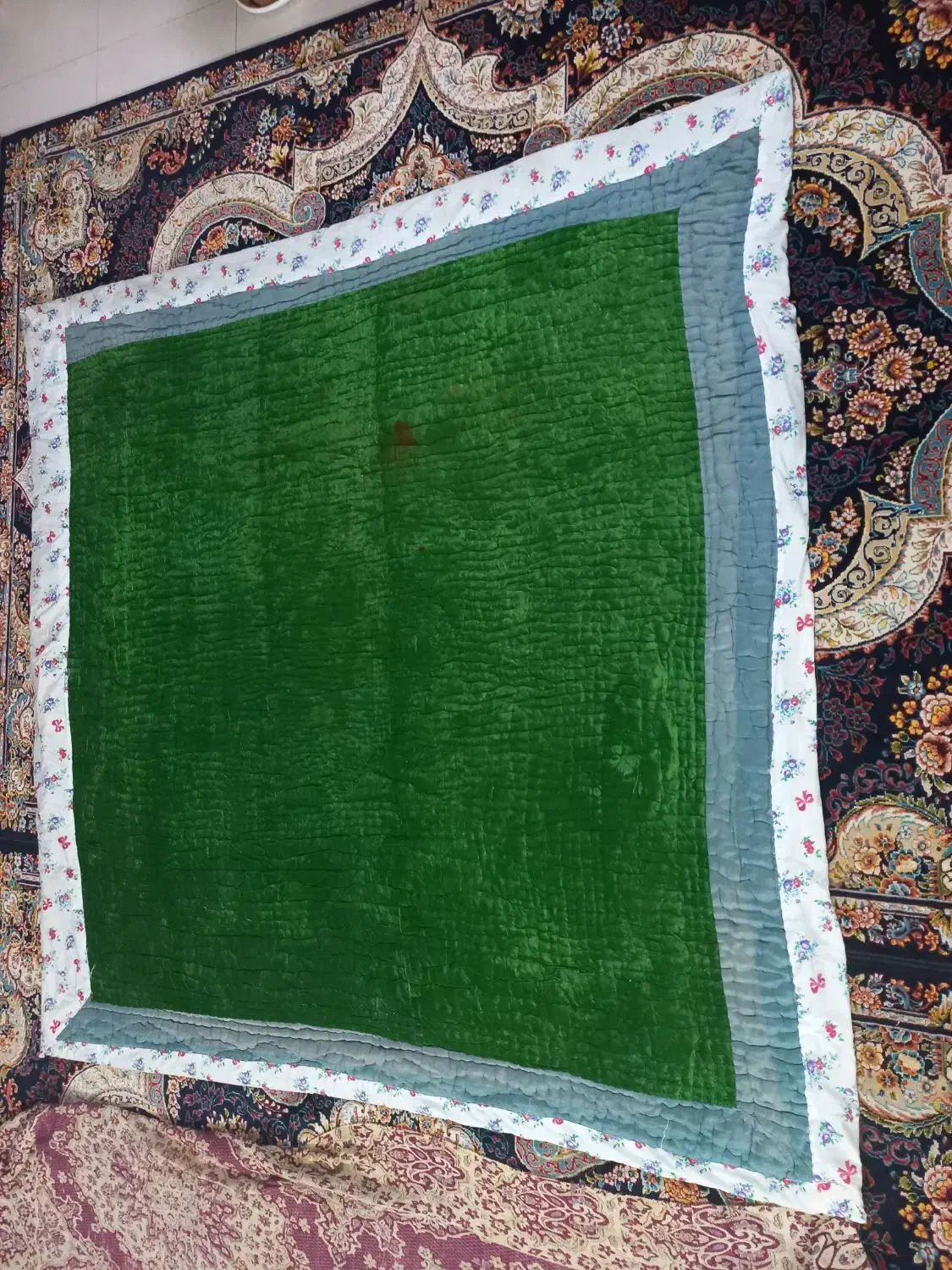 لحاف مخمل قدیمی سالم|رختخواب، بالش، پتو|کاشان, امیرکبیر|دیوار