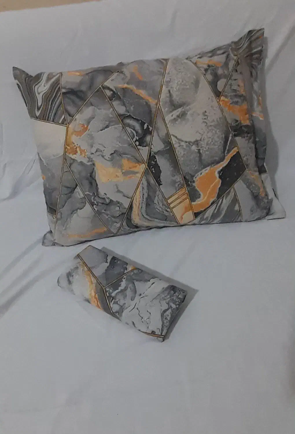 رو بالشتی|رختخواب، بالش، پتو|قائن, |دیوار