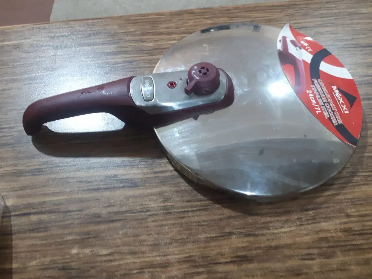 بخاری گازی،ظرفشویی باداربست،سر زودپز،میز دانش اموز|صندلی و نیمکت|بهبهان, |دیوار