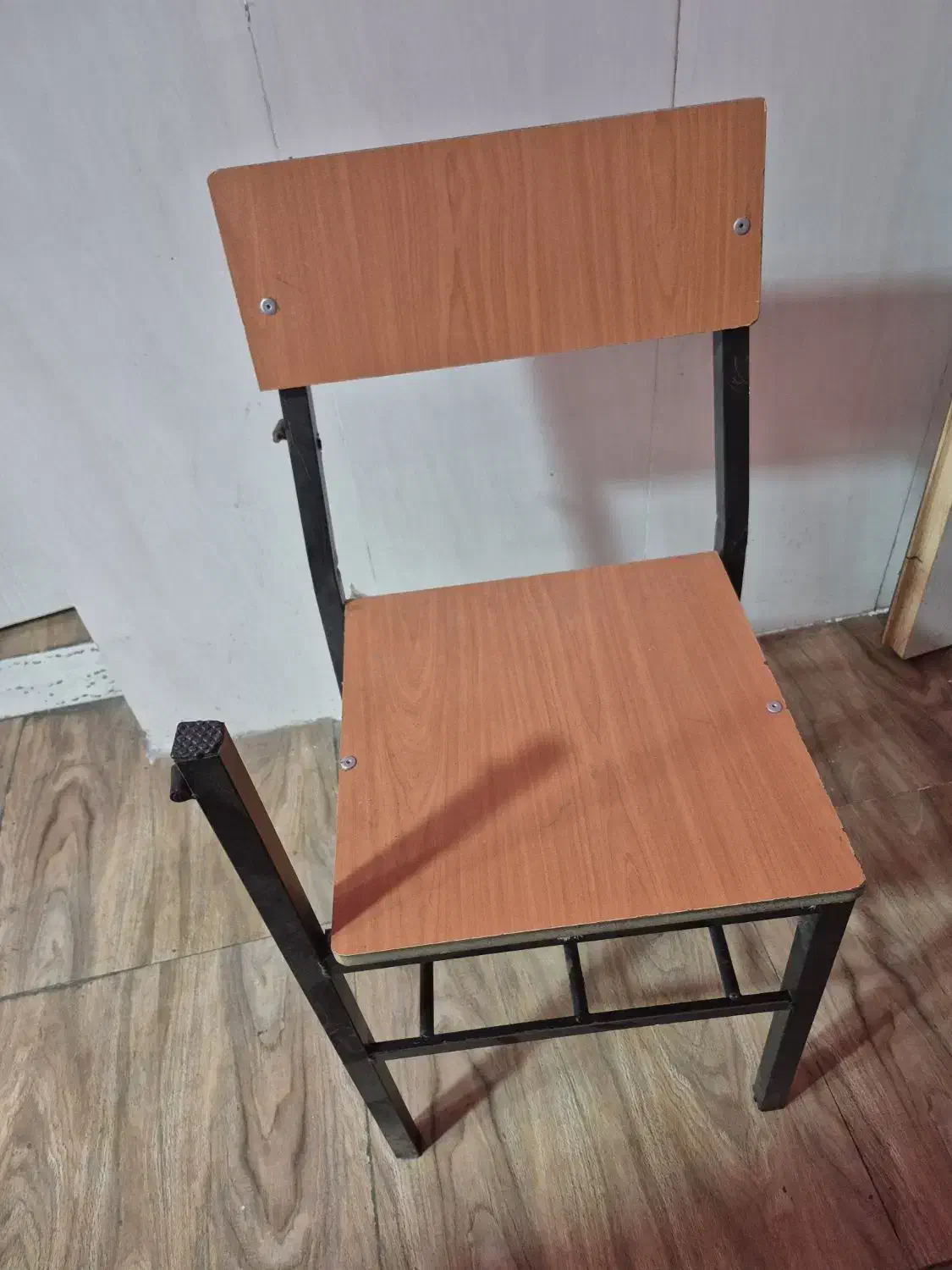 صندلی دانشجوئی|صندلی و نیمکت|قائم‌شهر, |دیوار