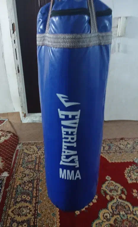 کیسه بوکس + دمبل بتنی|تجهیزات ورزشی|قم, شهرک امام حسین|دیوار