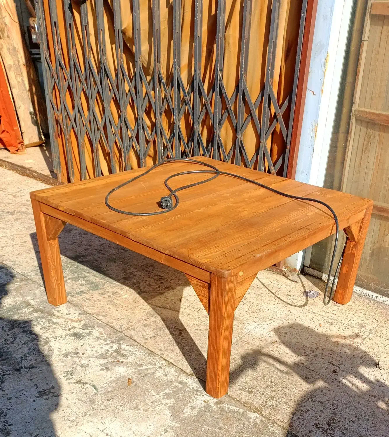 کرسی چوبی|صندلی و نیمکت|چالوس, |دیوار