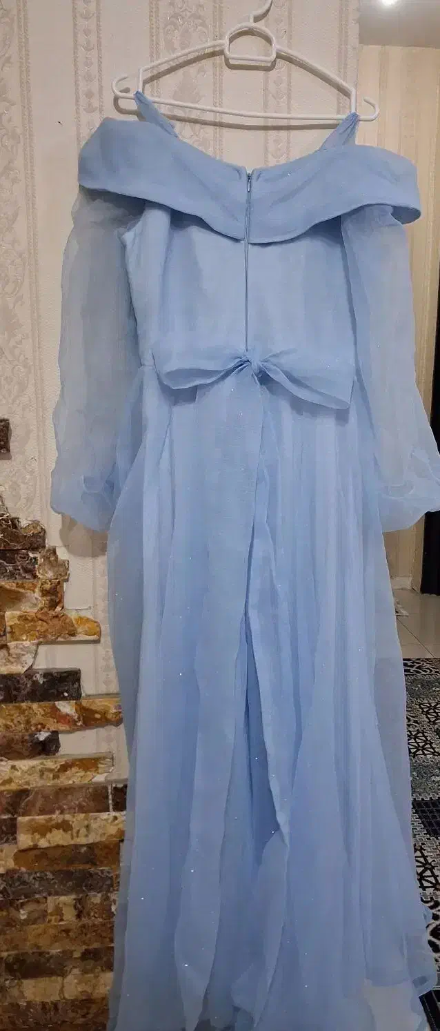 لباس مجلسی شاین دار. اکلیلی|لباس|صومعه‌سرا, |دیوار