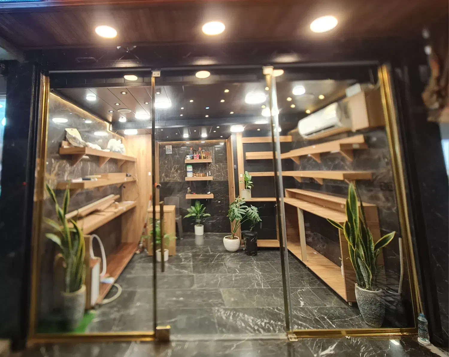 فروشنده با سابقه مغازه کفش|استخدام خدمات فروشگاه و رستوران|بابل, |دیوار