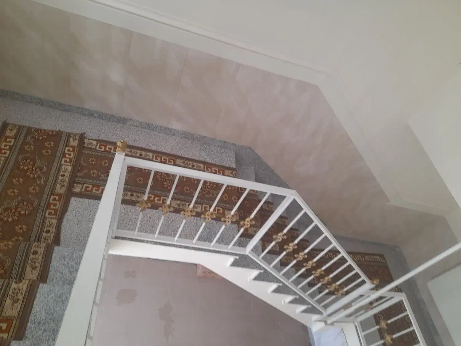 گلیم راه پله تمیز و سالم|گلیم، جاجیم، گبه|همدان, |دیوار