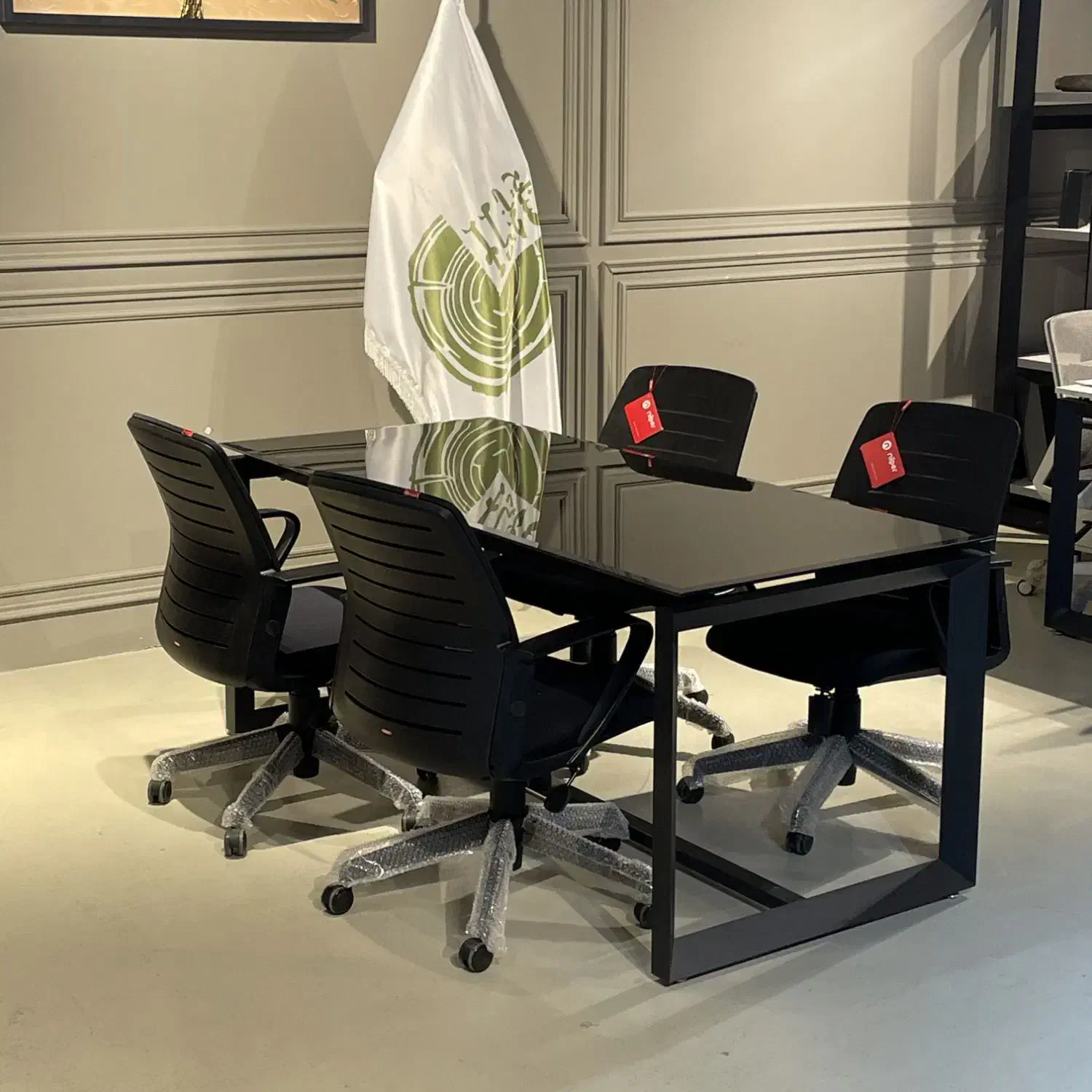 میزمدیریت ، میزکنفرانس ، پایه فلزی و صفحه شیشه ای|مبلمان اداری|احمدآبادمستوفی, |دیوار