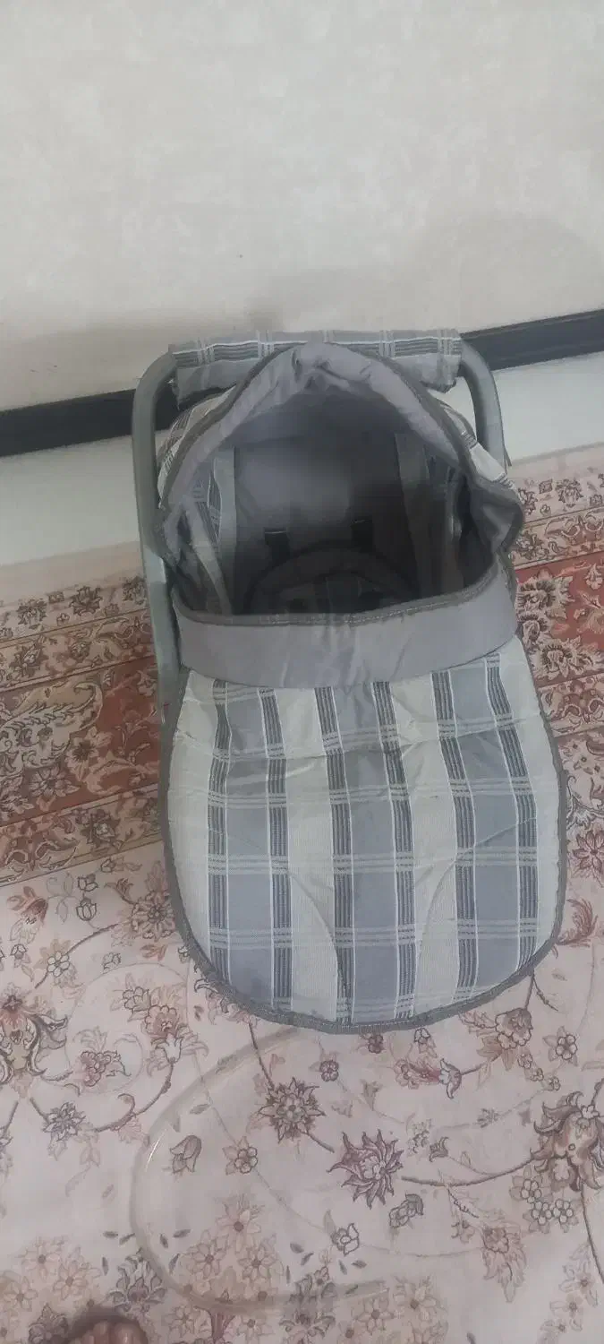 کریر سالم و مرتب|کالسکه و لوازم جانبی|مشهد, قائم|دیوار