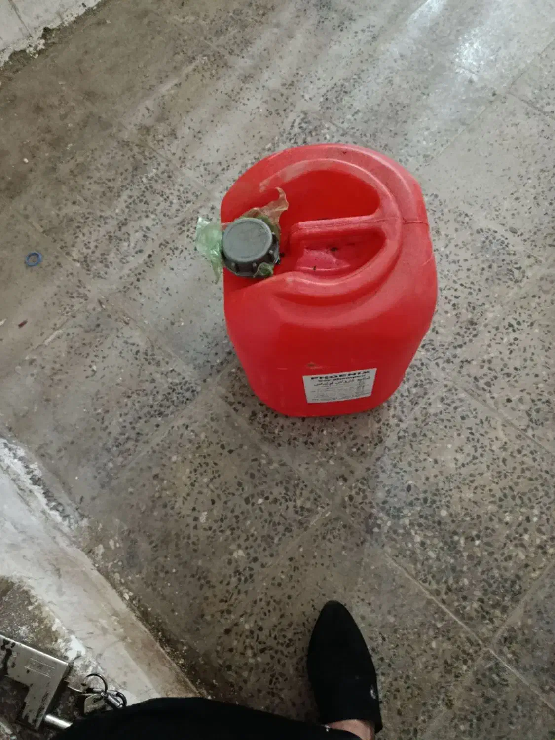 دبه نفت|ظروف نگهدارنده، پلاستیکی، یک‌بارمصرف|ایلام, |دیوار