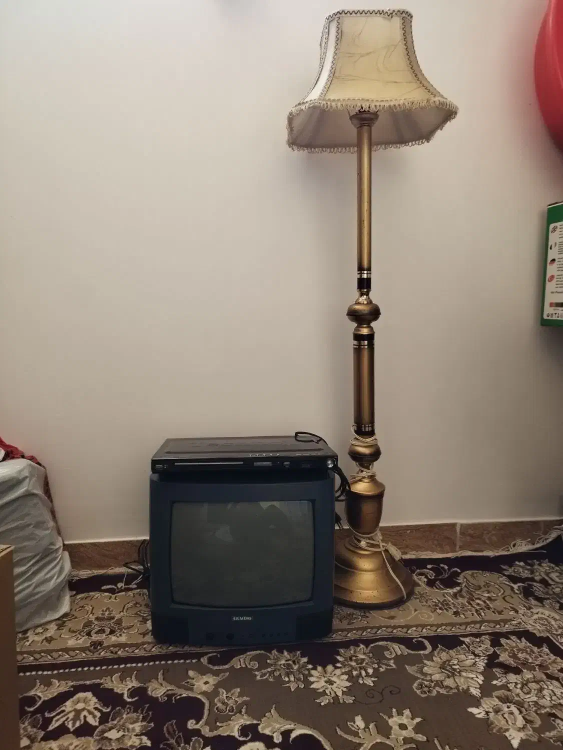 تلویزیون دی وی دی و آباژور همگی باهم|چراغ خواب و آباژور|اهر, |دیوار