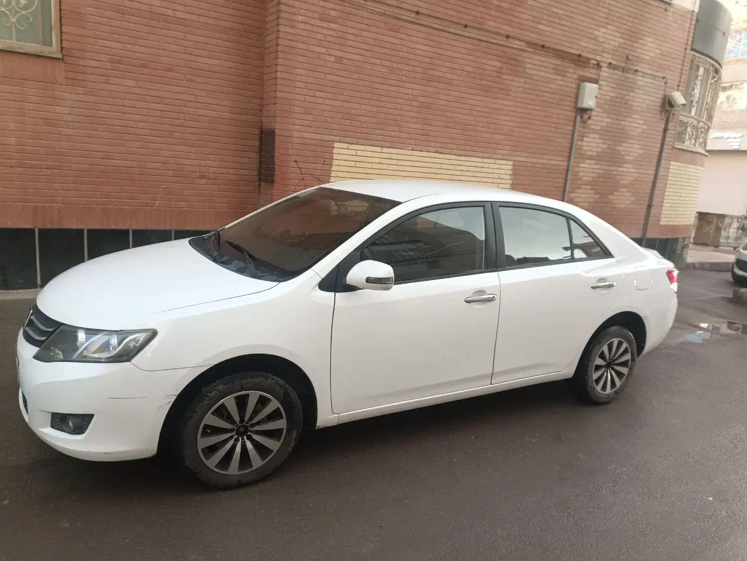 آریو اتوماتیک|خودرو سواری و وانت|مشهد, کارگران|دیوار