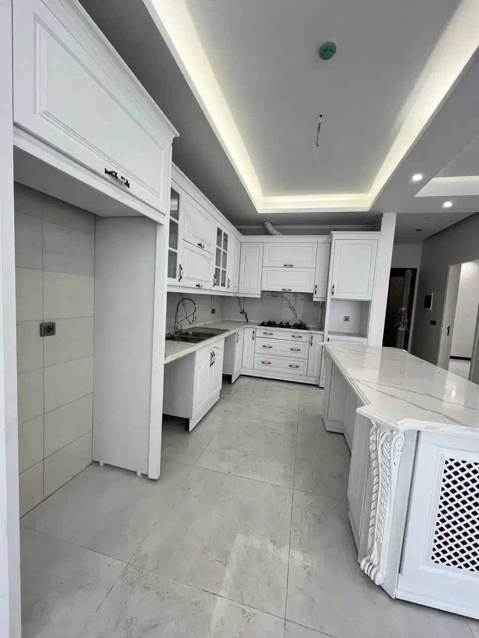 ۱۳۷‌متر/۳‌خواب/نوساز/ویو جذاب/محل دنج ظفر