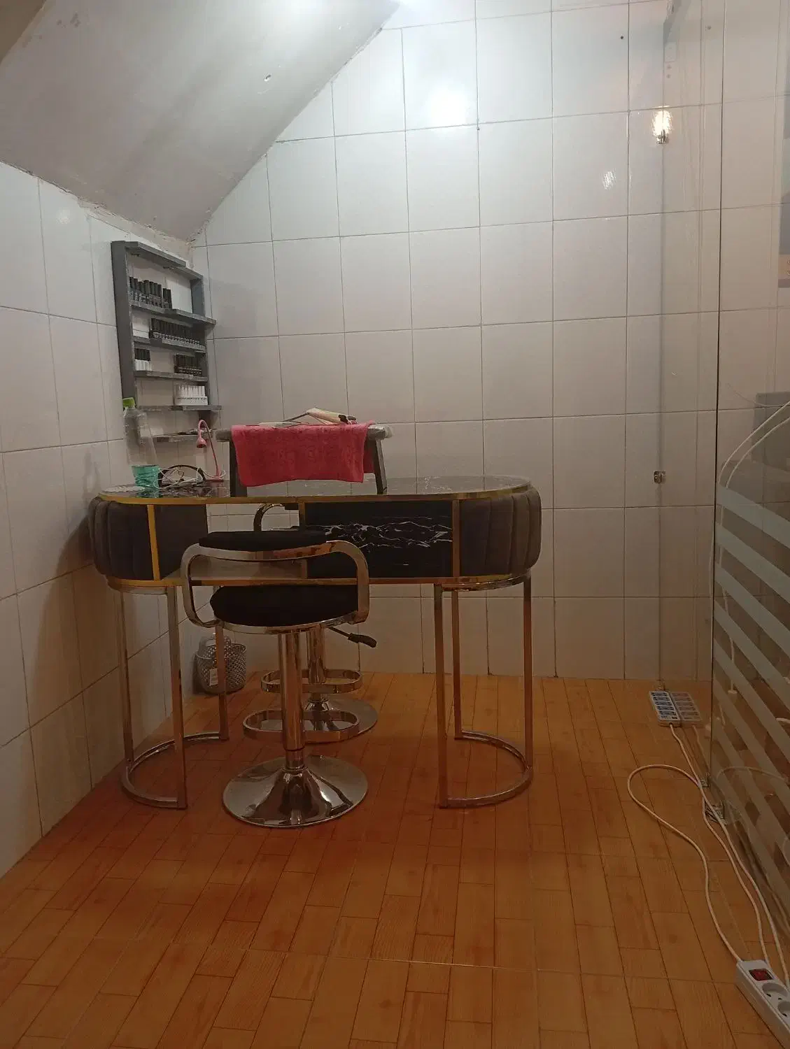 اجاره تخت صندلی لاین|اجارهٔ دفتر کار، اتاق اداری، مطب|شاهینشهر, خبرنگار|دیوار