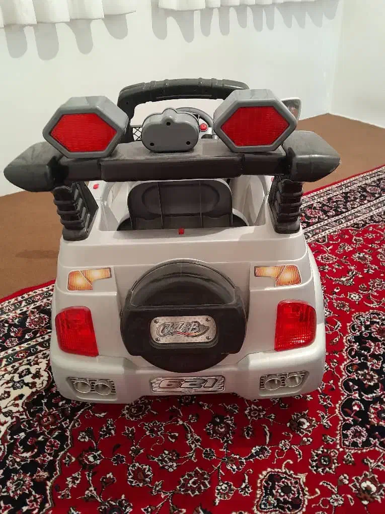 یک عدد ماشین شارژی  دو متوره شاسی بلند|اسباب‌‌بازی|کرمانشاه, |دیوار