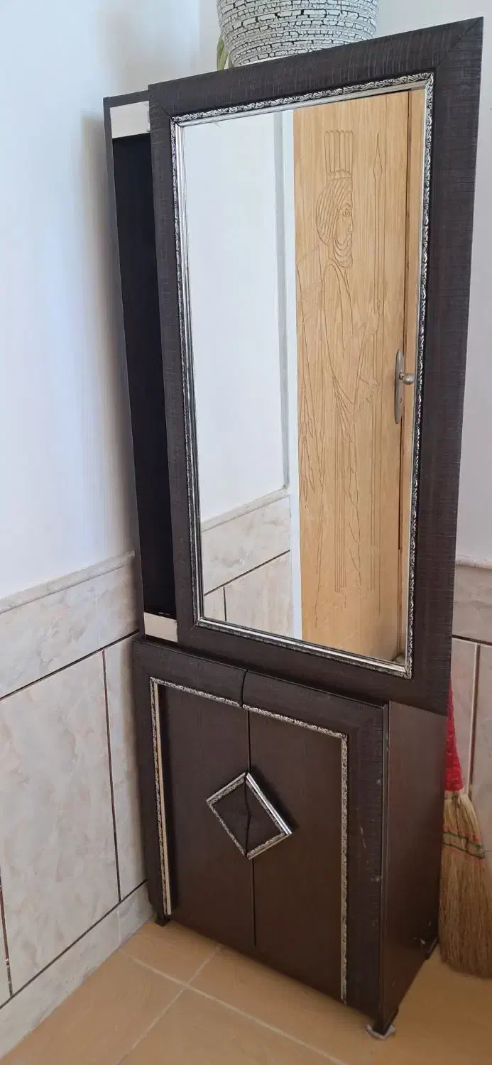 جاکفشی|جاکفشی، کمد، دراور|آباده, |دیوار