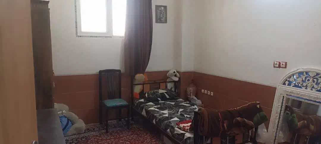 طبقه اول نوساز ۳۰۰ با ۸ لوکس|اجارهٔ خانه و ویلا|شیراز, شیشه‌گری|دیوار