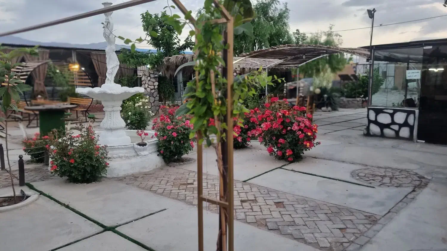 نیرو خانم جهت ظرف شور و آقا جهت سرویس دهی|استخدام خدمات فروشگاه و رستوران|شاهرود, |دیوار