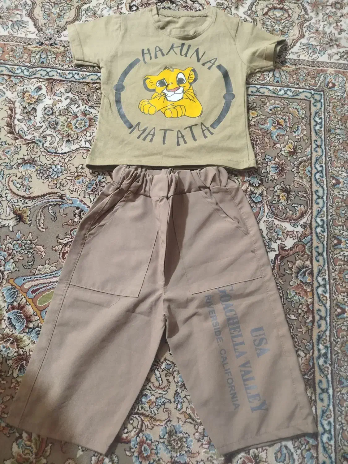 لباس بچه گانه|کفش و لباس بچه|زارچ, |دیوار