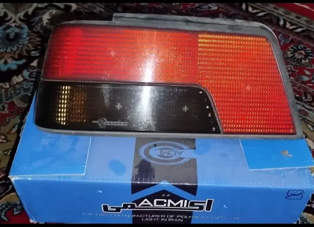یک عدد چراغ عقب sLx و یک عدد چراغ عقب 405|قطعات یدکی و لوازم جانبی|یزد, |دیوار