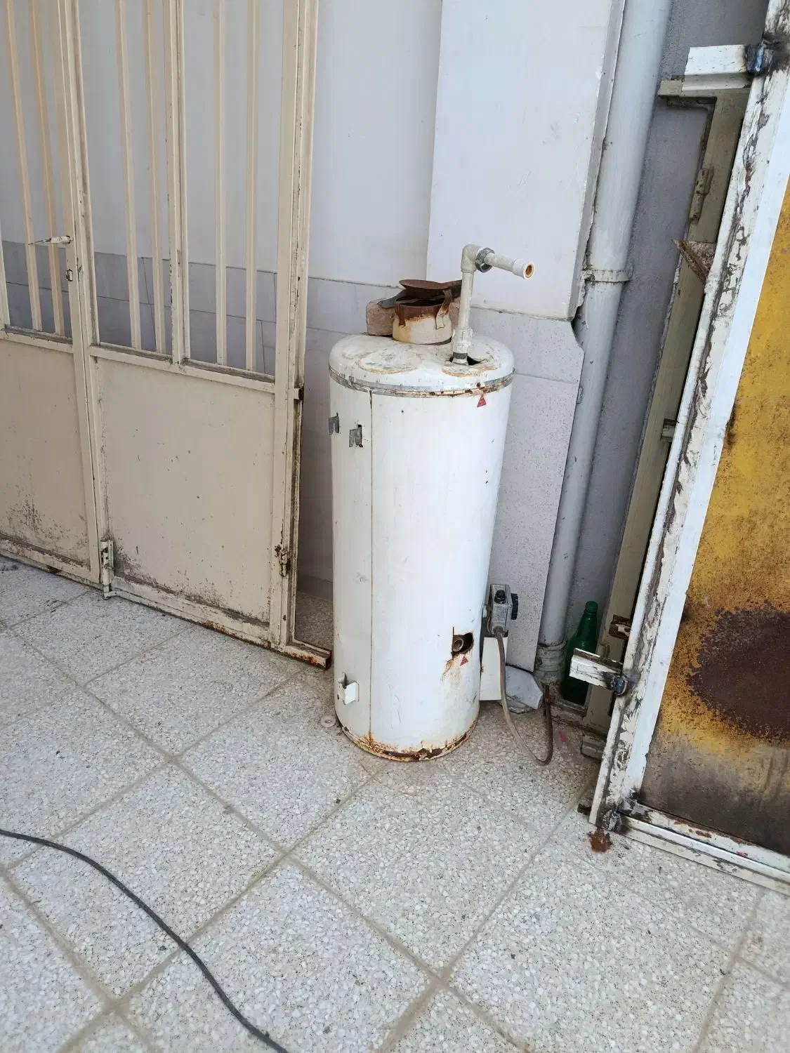 ابگرم کن سالم|آبگرمکن، پکیج، شوفاژ|سیمین شهر, |دیوار