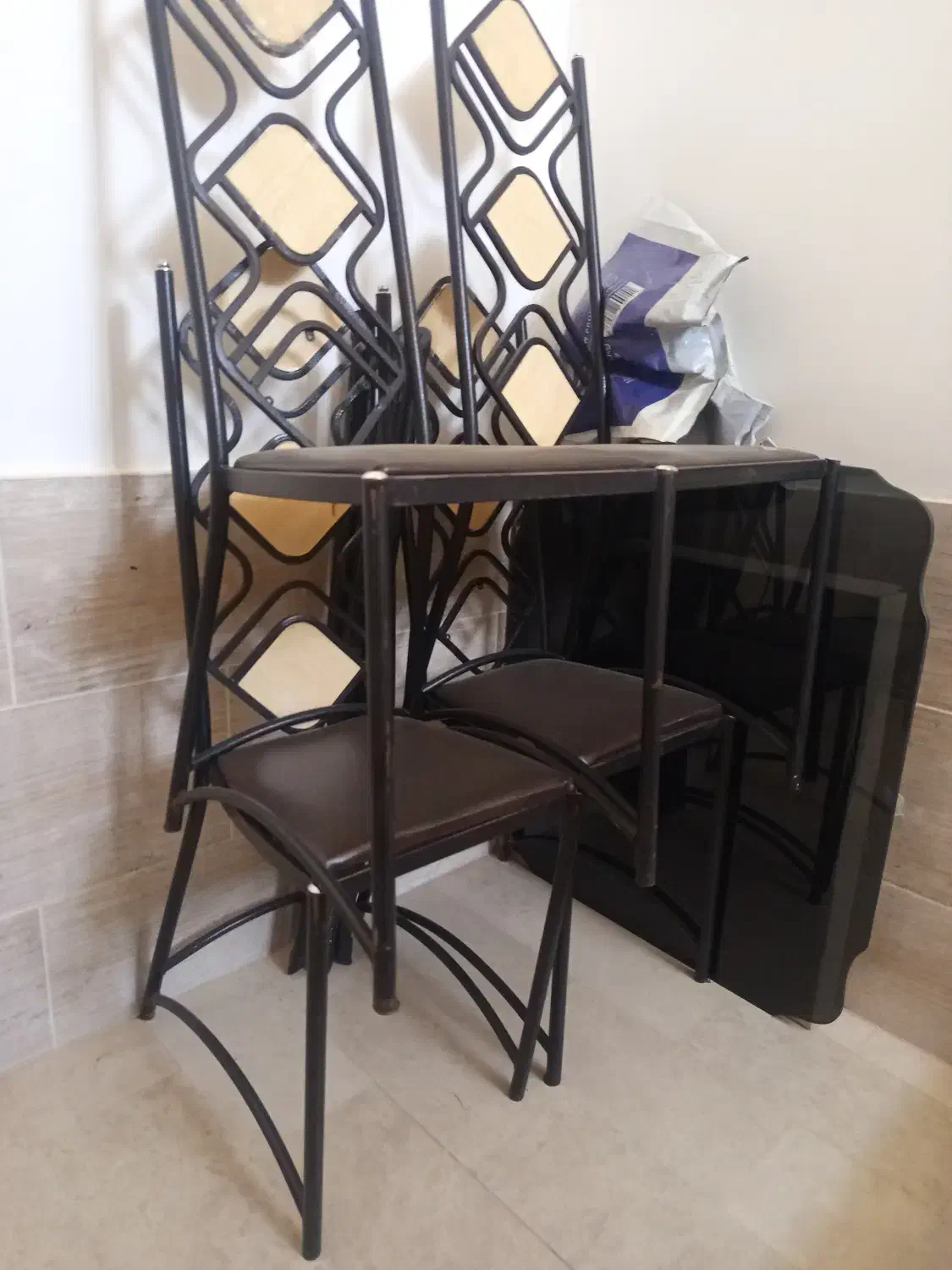 میز|میز و صندلی غذاخوری|اشتهارد, |دیوار