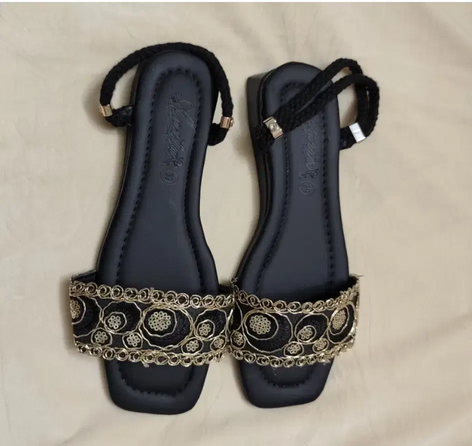 صندل شیک|کیف، کفش، کمربند|قم, بنیاد|دیوار