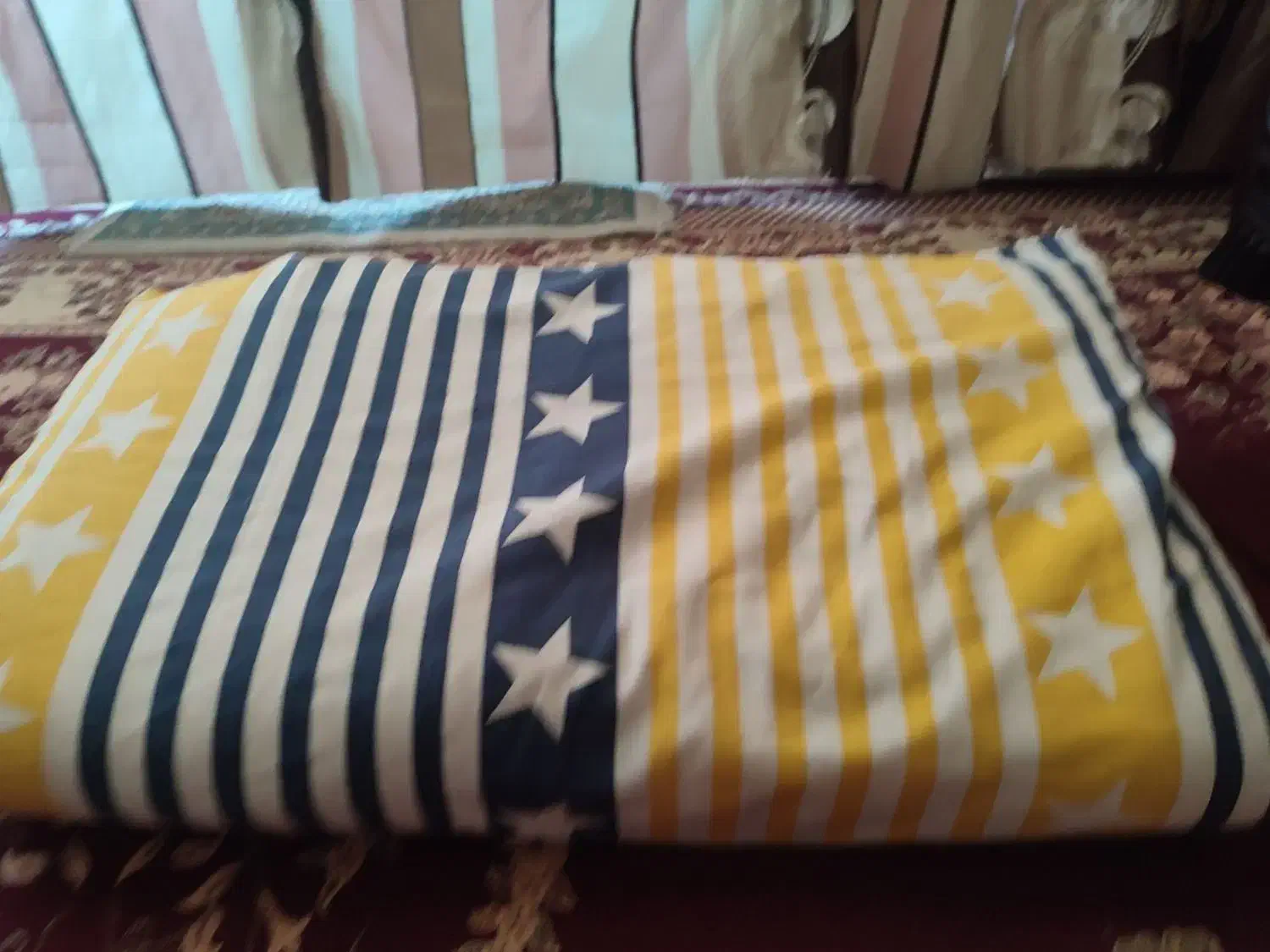 تشک و پتو..|رختخواب، بالش، پتو|فولادشهر, B5|دیوار