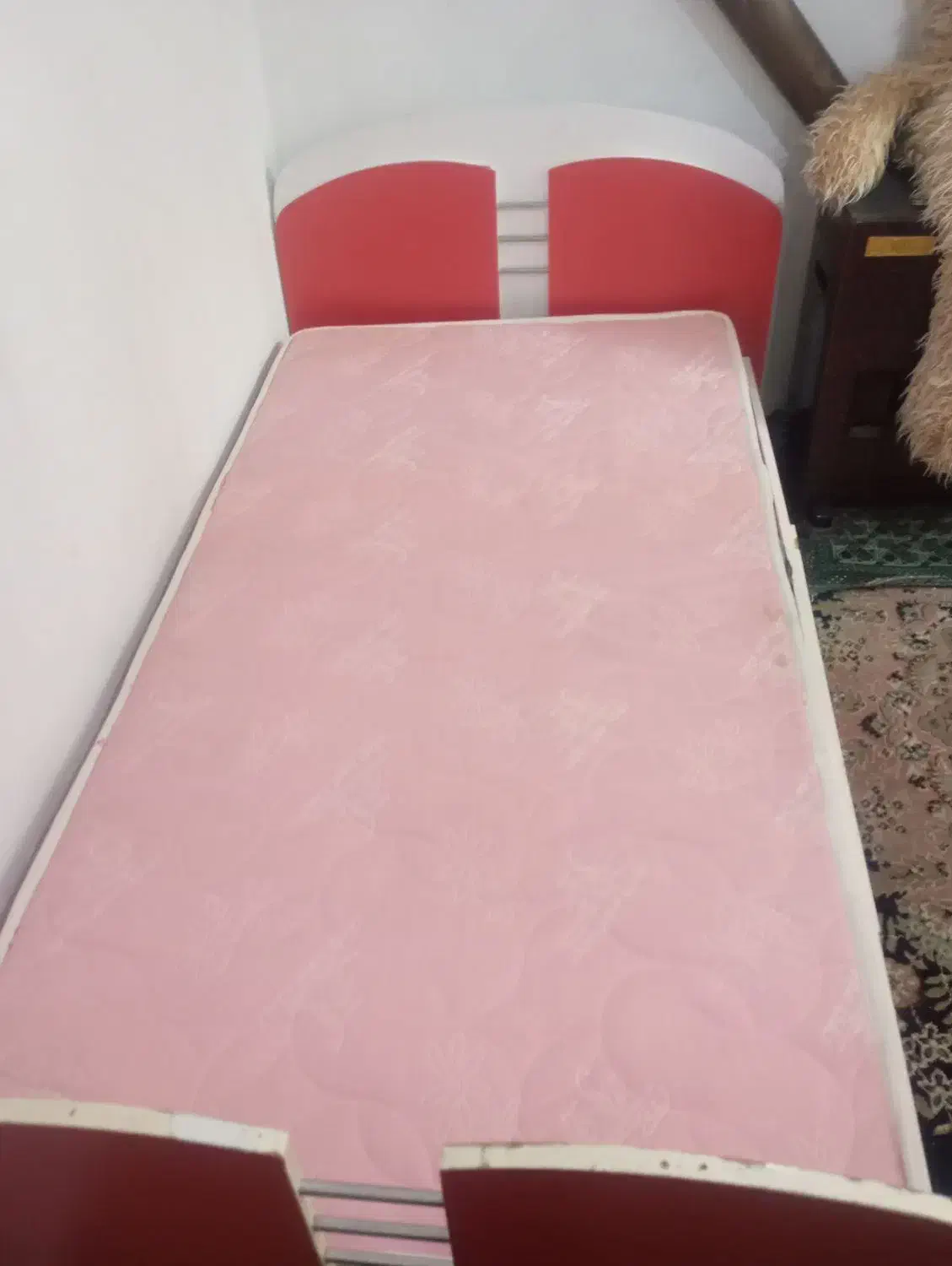 تخت خواب یک نفره چوبی کشو دار با تشک|تخت و سرویس خواب|بروجرد, |دیوار