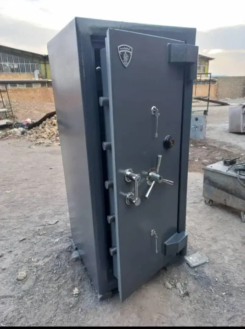 گاوصندوق ۲۰۰۰ ارتفاع ۱۸۰|ابزارآلات|رشت, فلسطین|دیوار