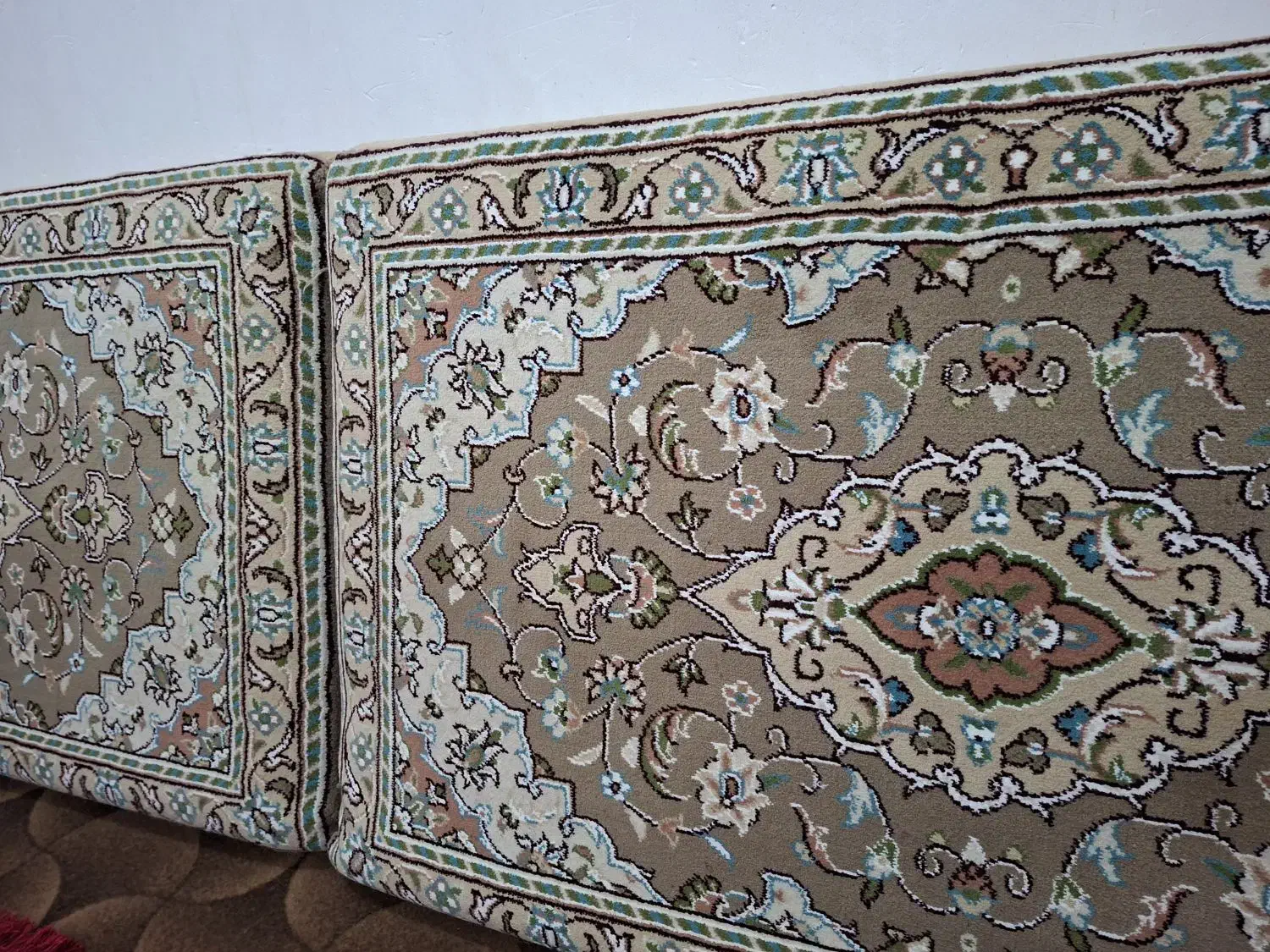 پشتی فرشی در حد نو|فرش|بندرعباس, |دیوار