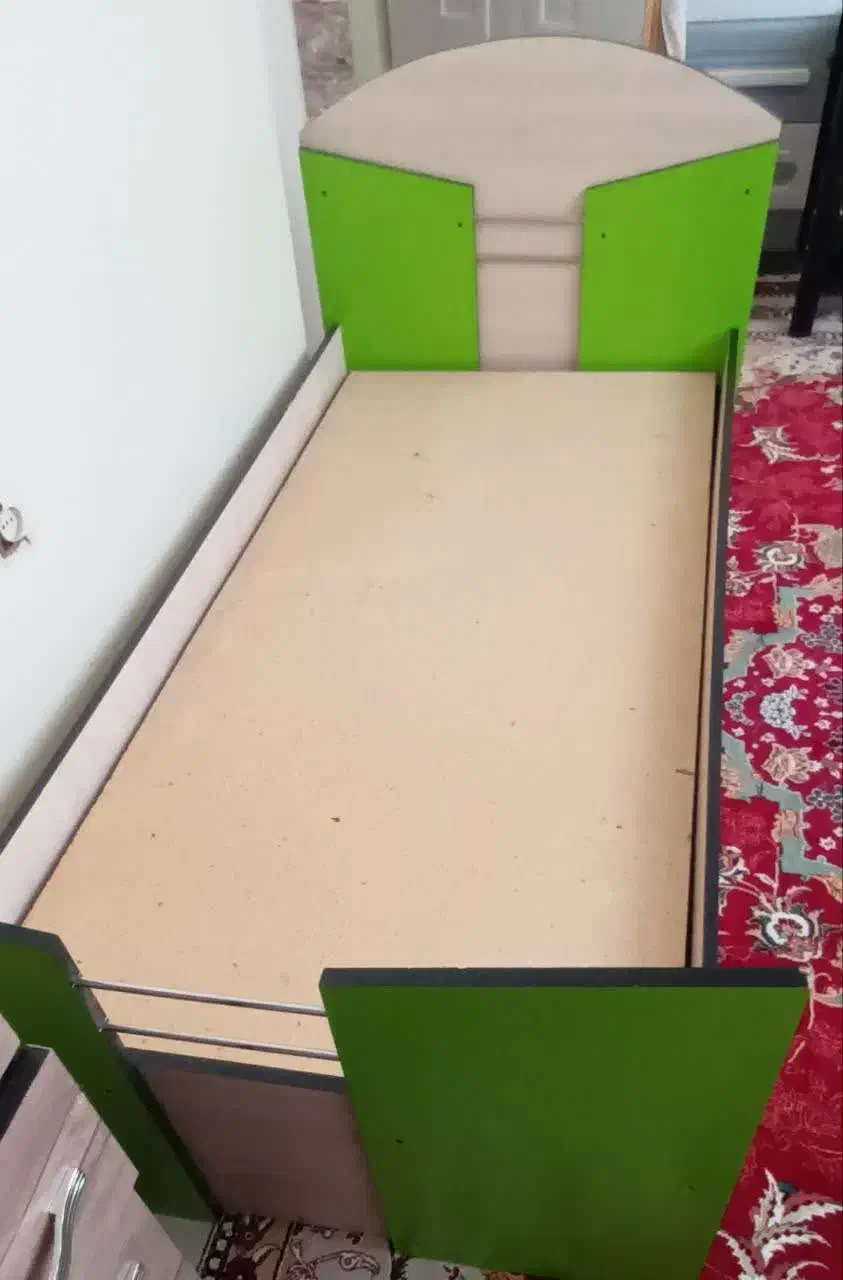 تخت نوجوان نو (کارنکرده)|تخت و سرویس خواب|قم, باغ شریفی|دیوار