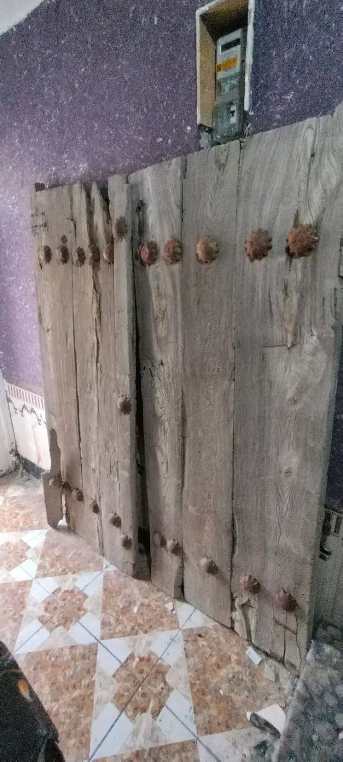 درب قدیمی ۲۰۰ساله|کلکسیون اشیاء عتیقه|شیراز, گلکوب|دیوار