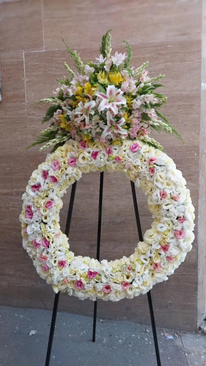 تاج گل درباری تاج گل یک طبقه و دو طبقه ترحیمی|گل و گیاه طبیعی|تهران, پونک|دیوار