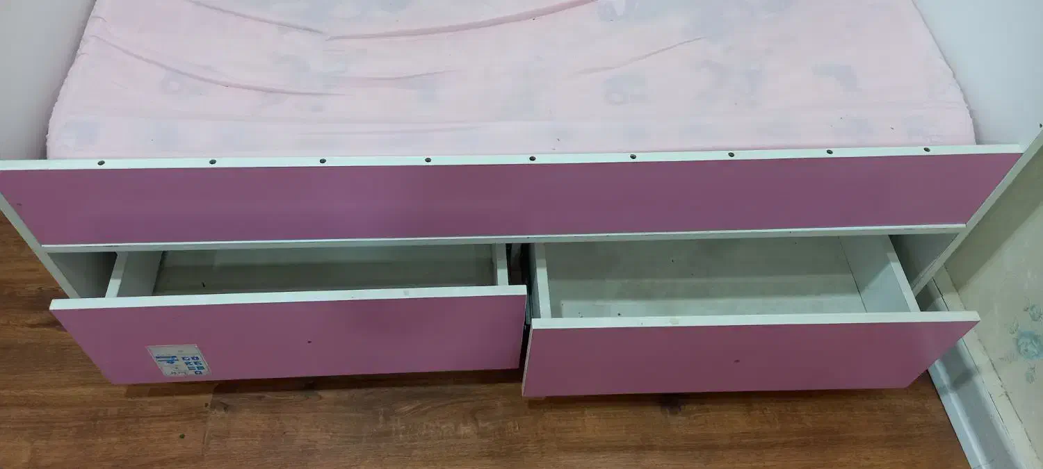 تخت کودک|تخت و صندلی بچه|امیدیه, |دیوار