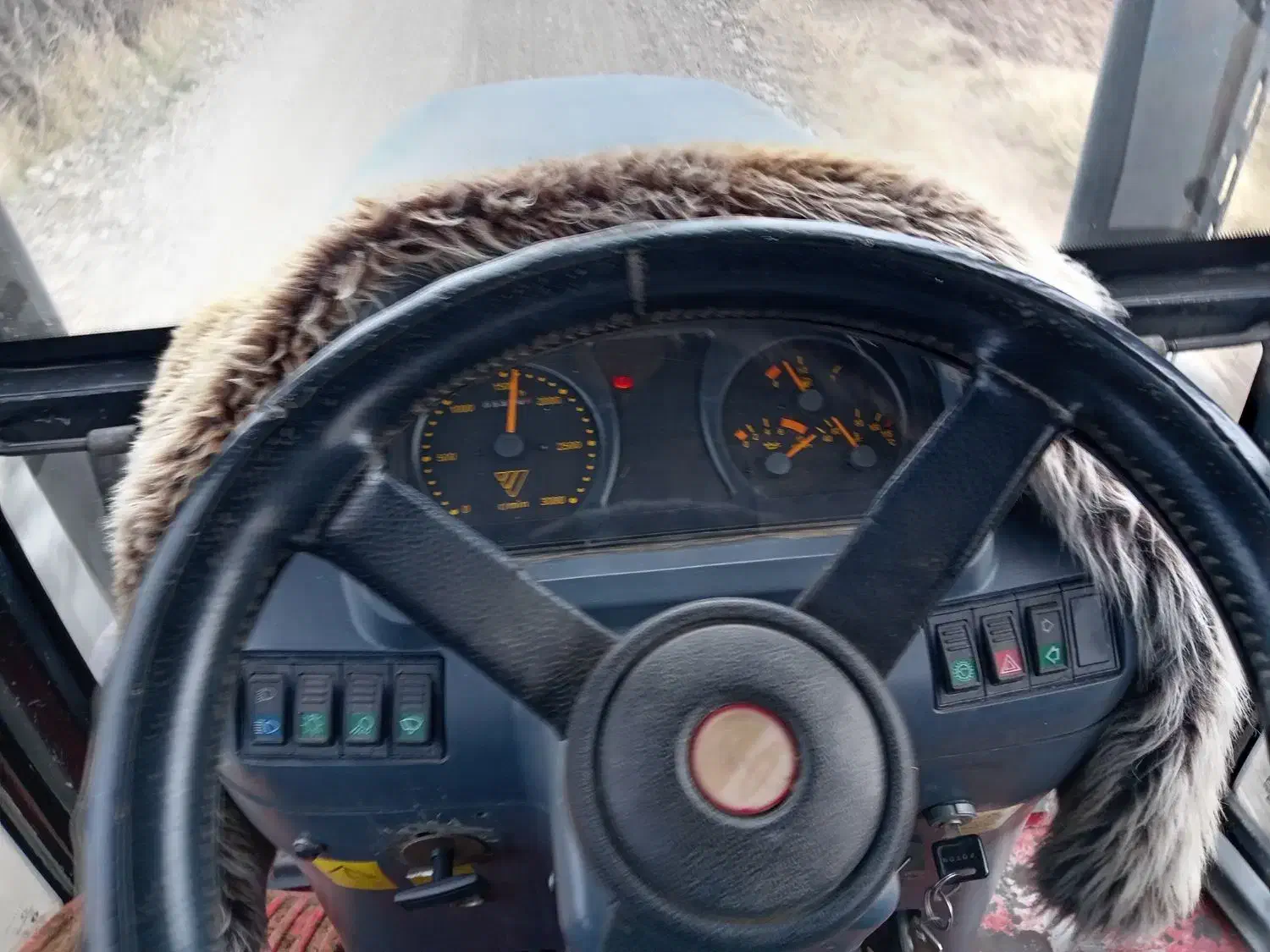 تراکتوریوروپارس 824|خودرو سنگین|لاجان, |دیوار